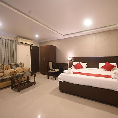Hotel Bhagavath Gardens Chengannur Esterno foto
