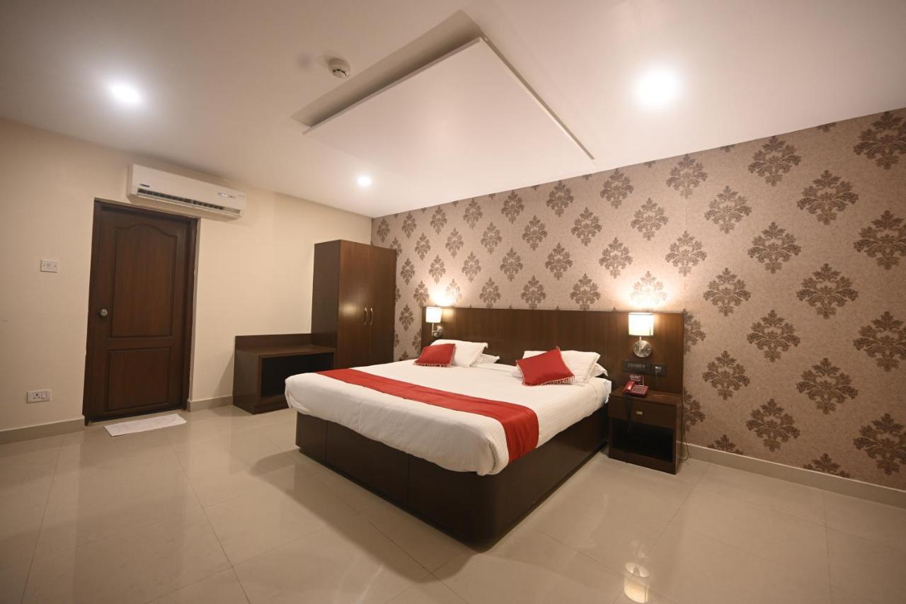 Hotel Bhagavath Gardens Chengannur Esterno foto