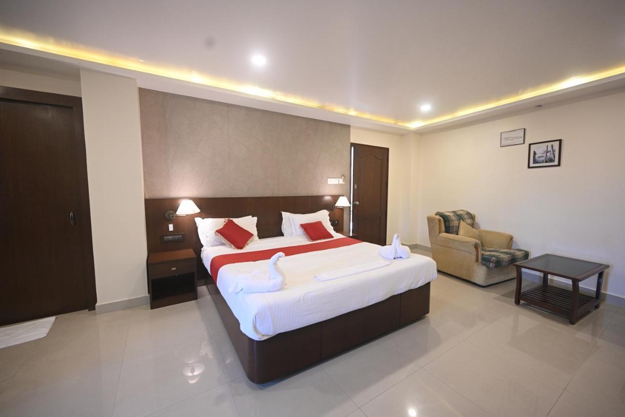 Hotel Bhagavath Gardens Chengannur Esterno foto