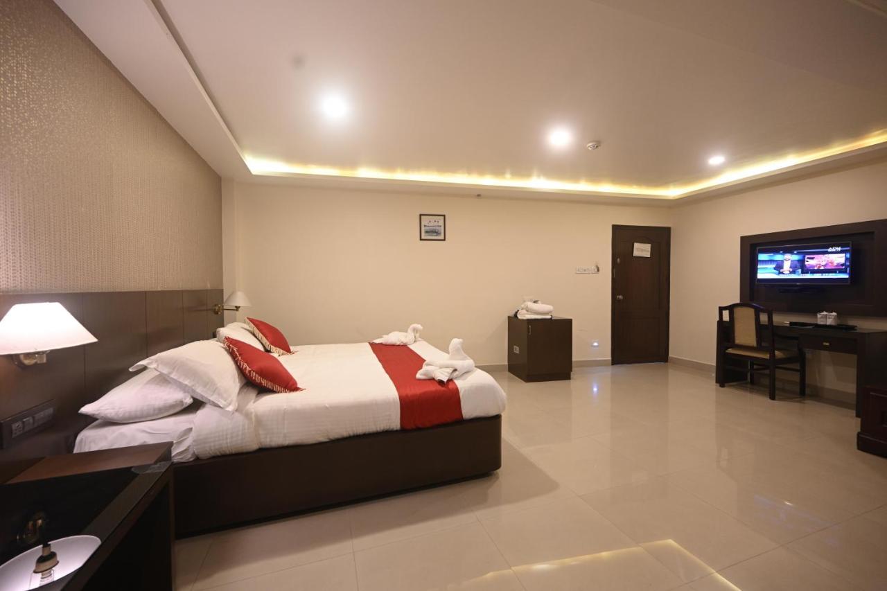 Hotel Bhagavath Gardens Chengannur Esterno foto