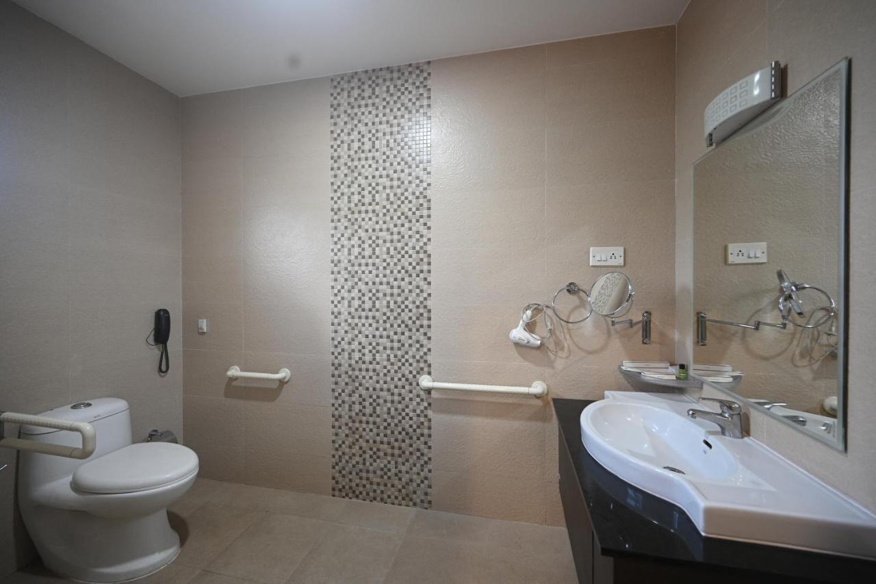 Hotel Bhagavath Gardens Chengannur Esterno foto