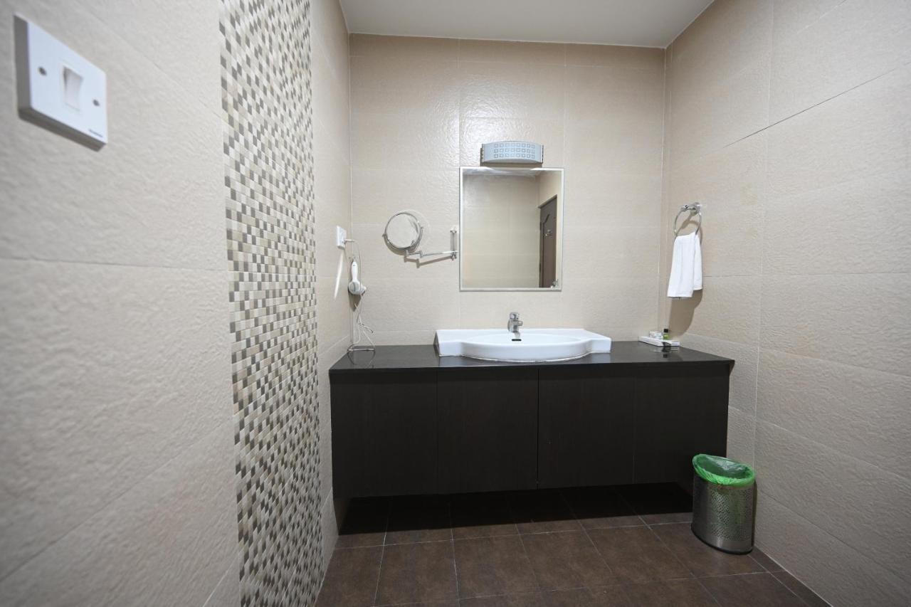 Hotel Bhagavath Gardens Chengannur Esterno foto