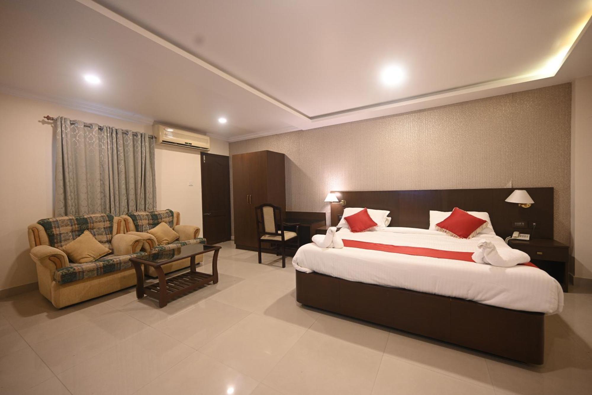 Hotel Bhagavath Gardens Chengannur Esterno foto